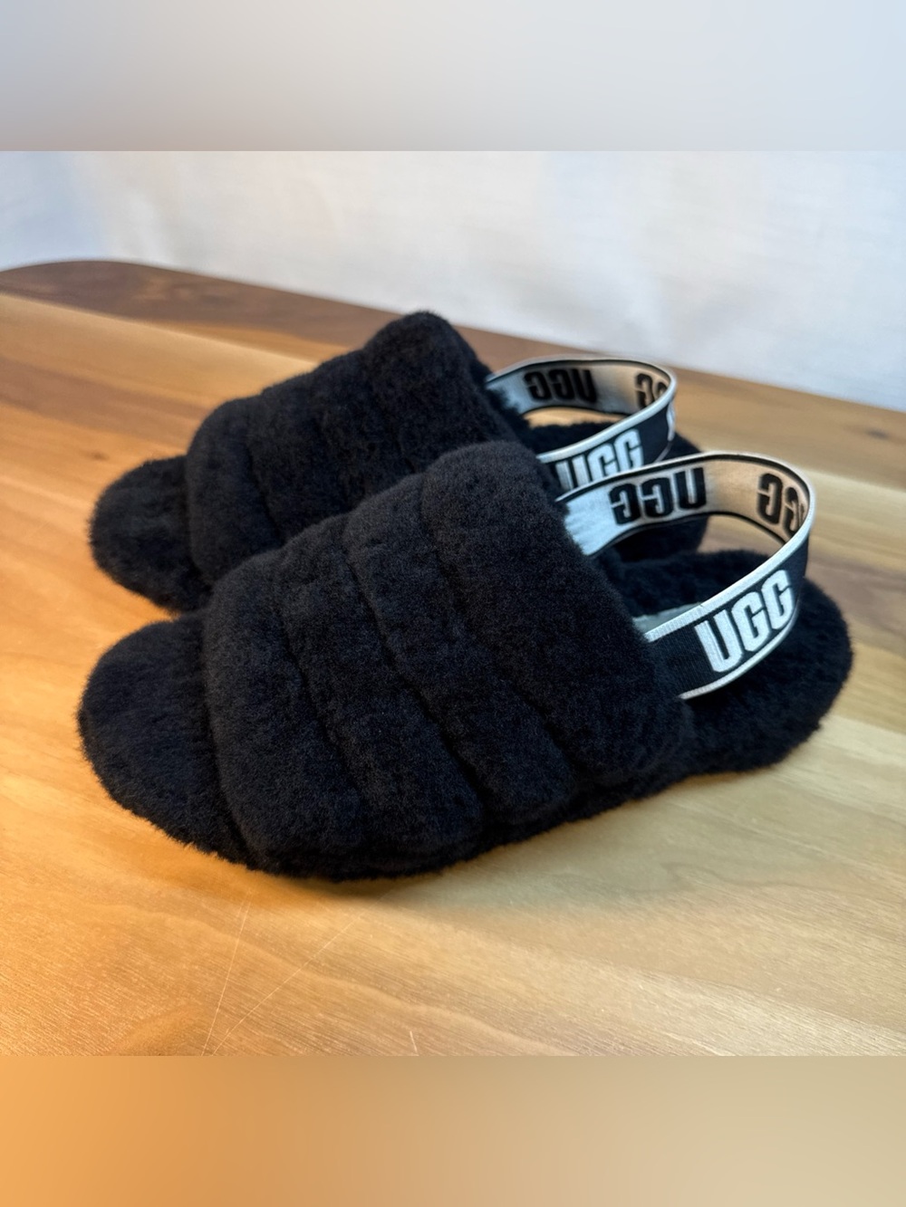 UGG Fluff Yeah Slide Black Woman's Sheepskin Slipper Sandals Sz 8